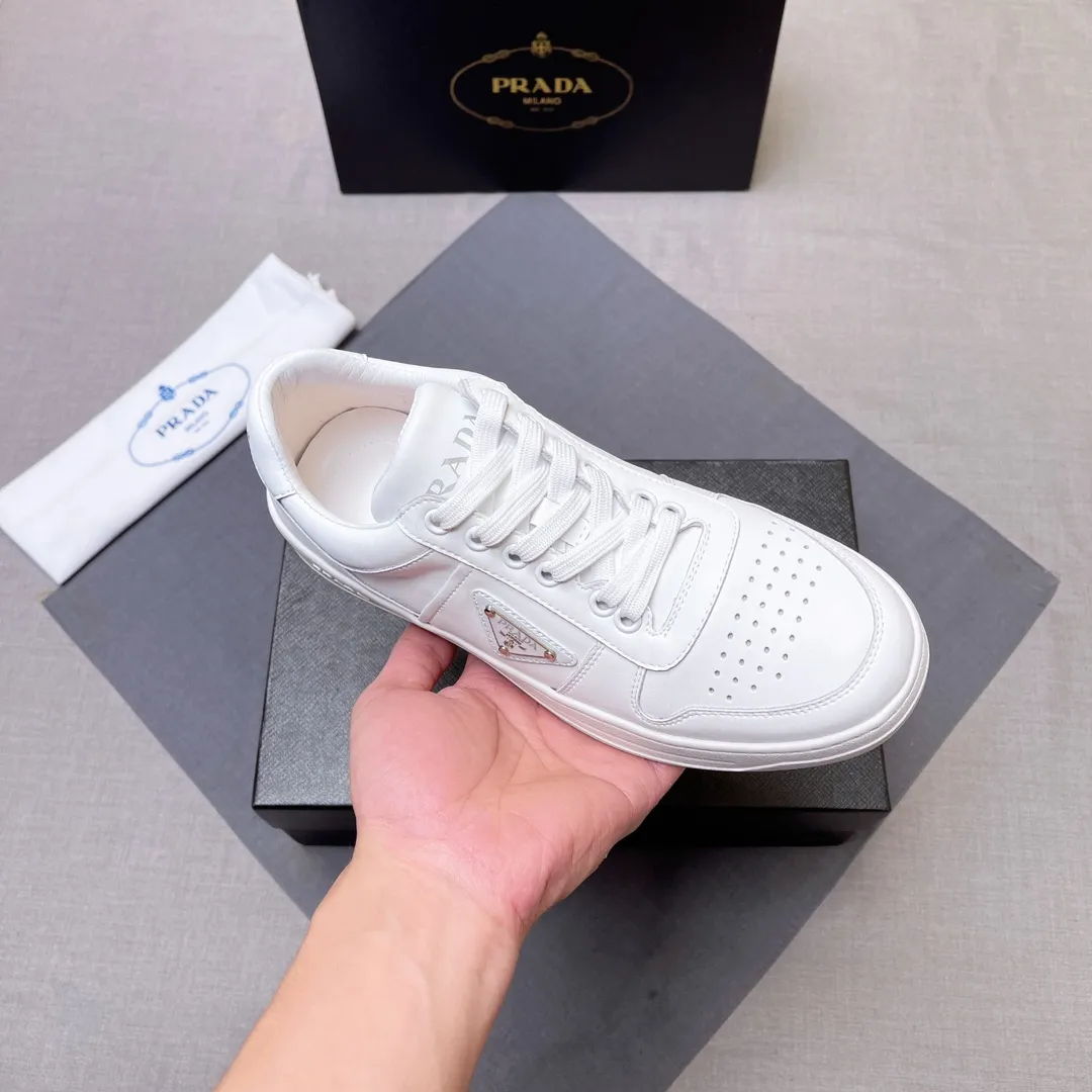 P380 Prada Prada's new men's leather sneakers, the highest version on the market, any comparison is welcome🆚! The original leather has excellent texture and is super high-end! Fetal sheep net lining imported from Italy, removable pad! Luxurious materials and fine workmanship, highly recommended! Code number 38-45 No. 058